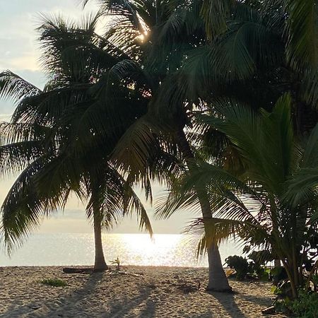 Anda Di Hows Hostel Placencia Luaran gambar