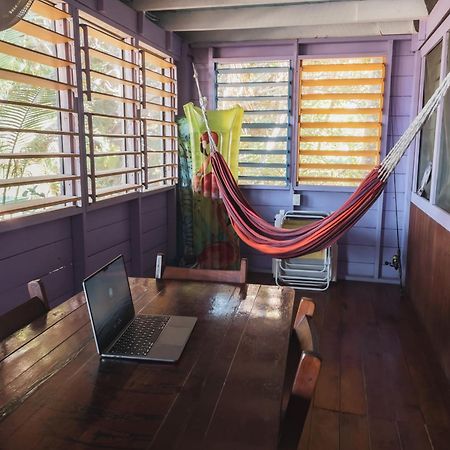 Anda Di Hows Hostel Placencia Luaran gambar