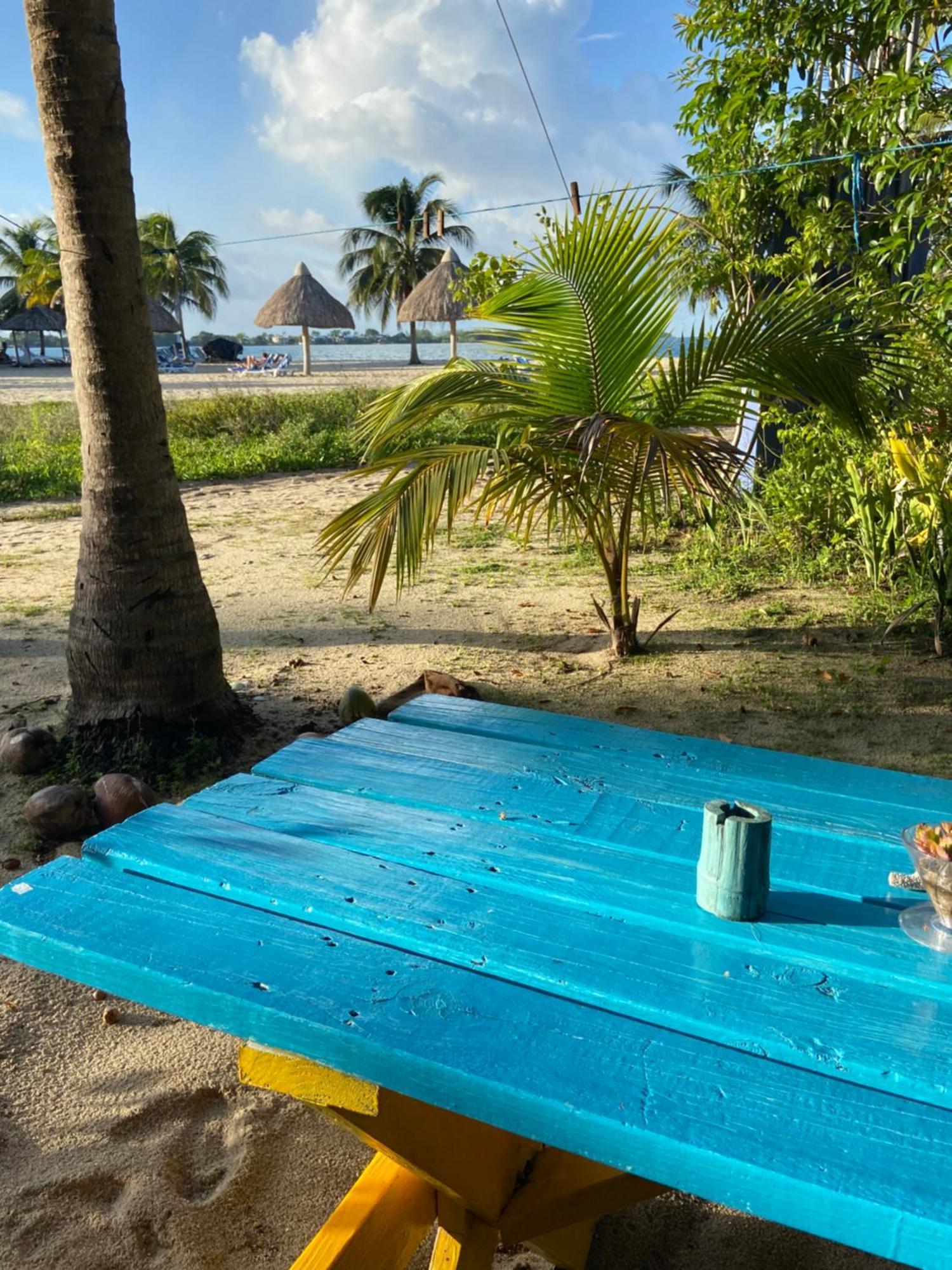 Anda Di Hows Hostel Placencia Luaran gambar