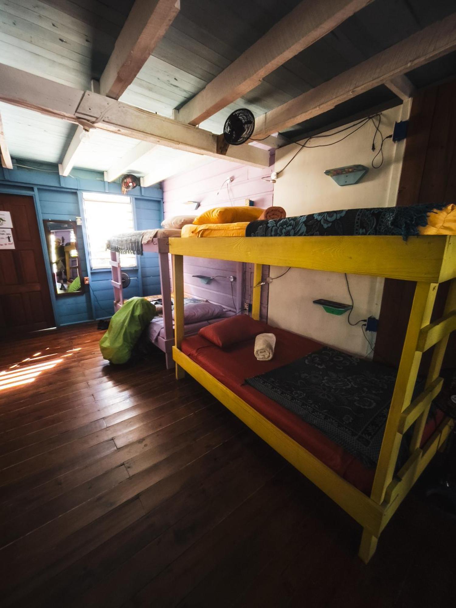 Anda Di Hows Hostel Placencia Luaran gambar