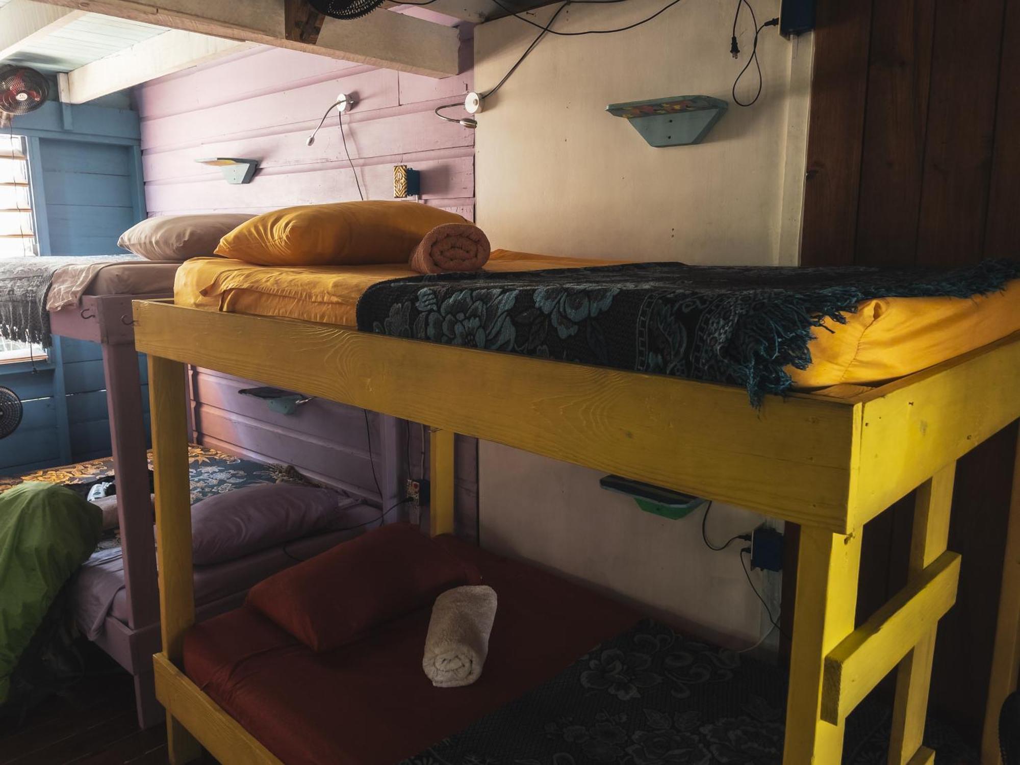 Anda Di Hows Hostel Placencia Luaran gambar