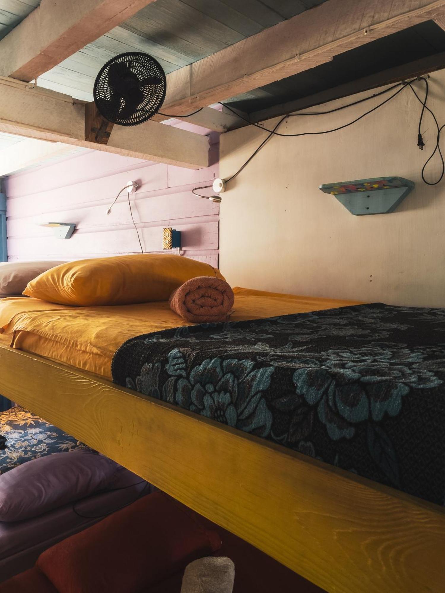 Anda Di Hows Hostel Placencia Luaran gambar