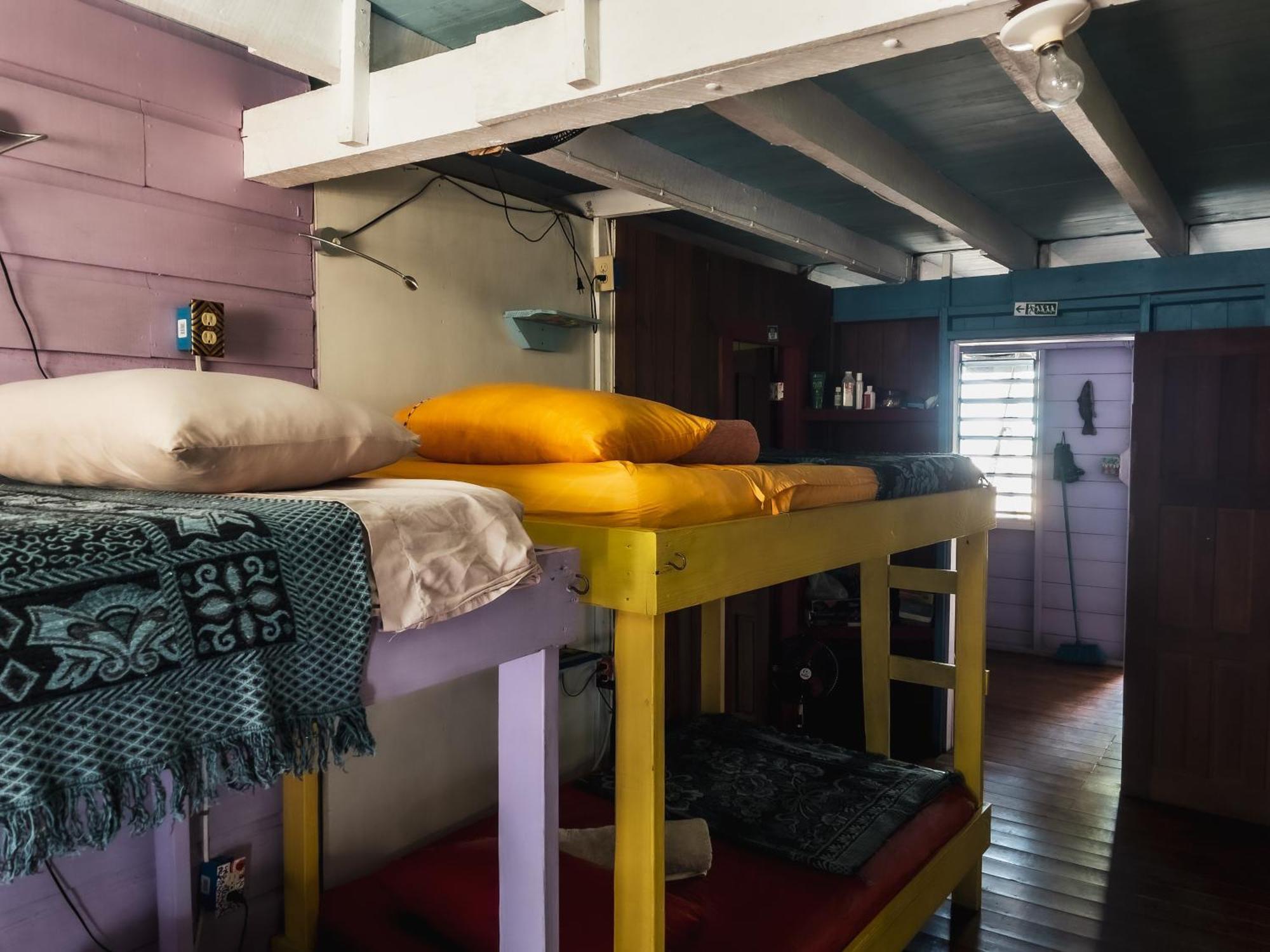 Anda Di Hows Hostel Placencia Luaran gambar