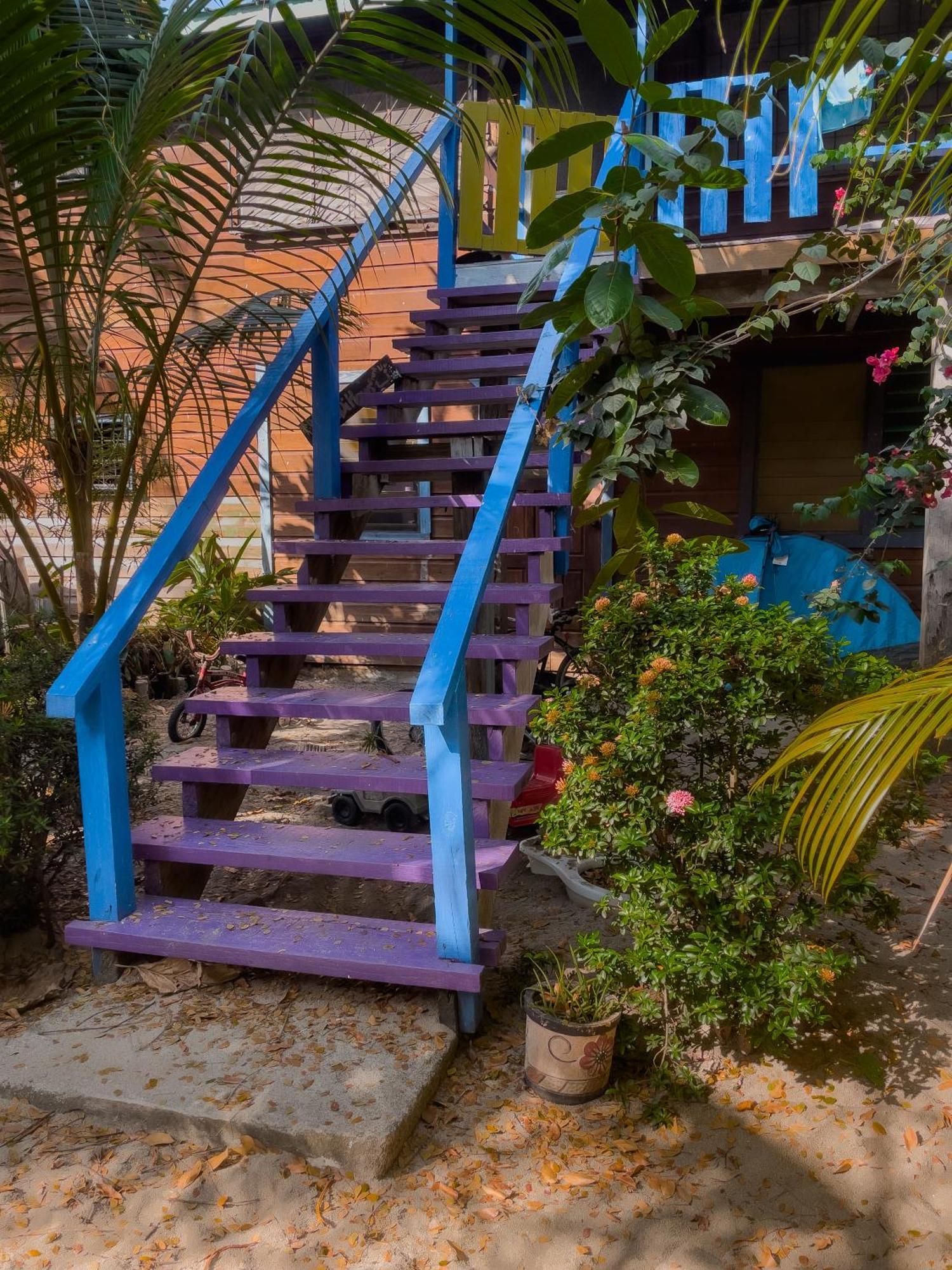 Anda Di Hows Hostel Placencia Luaran gambar