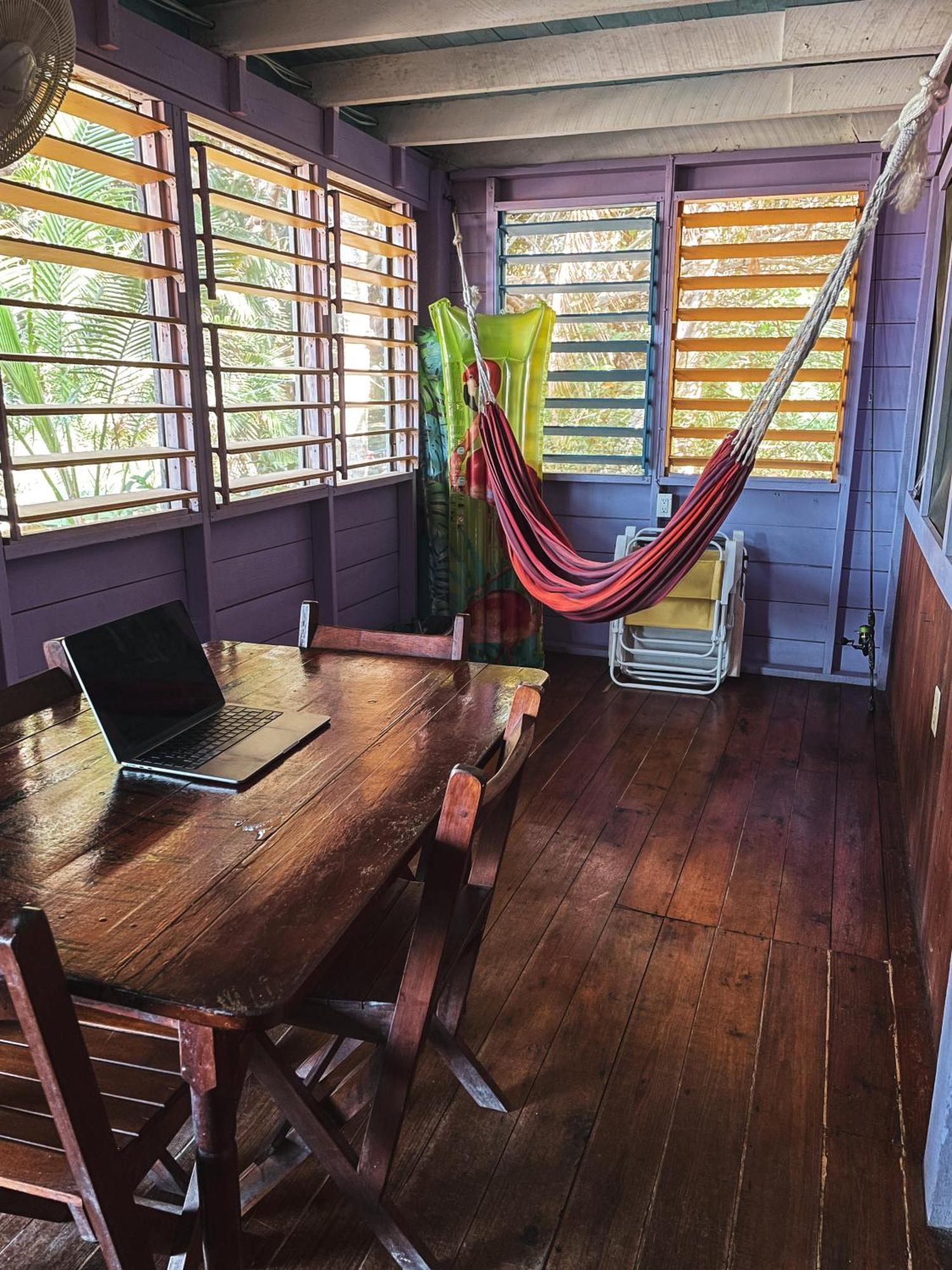 Anda Di Hows Hostel Placencia Luaran gambar