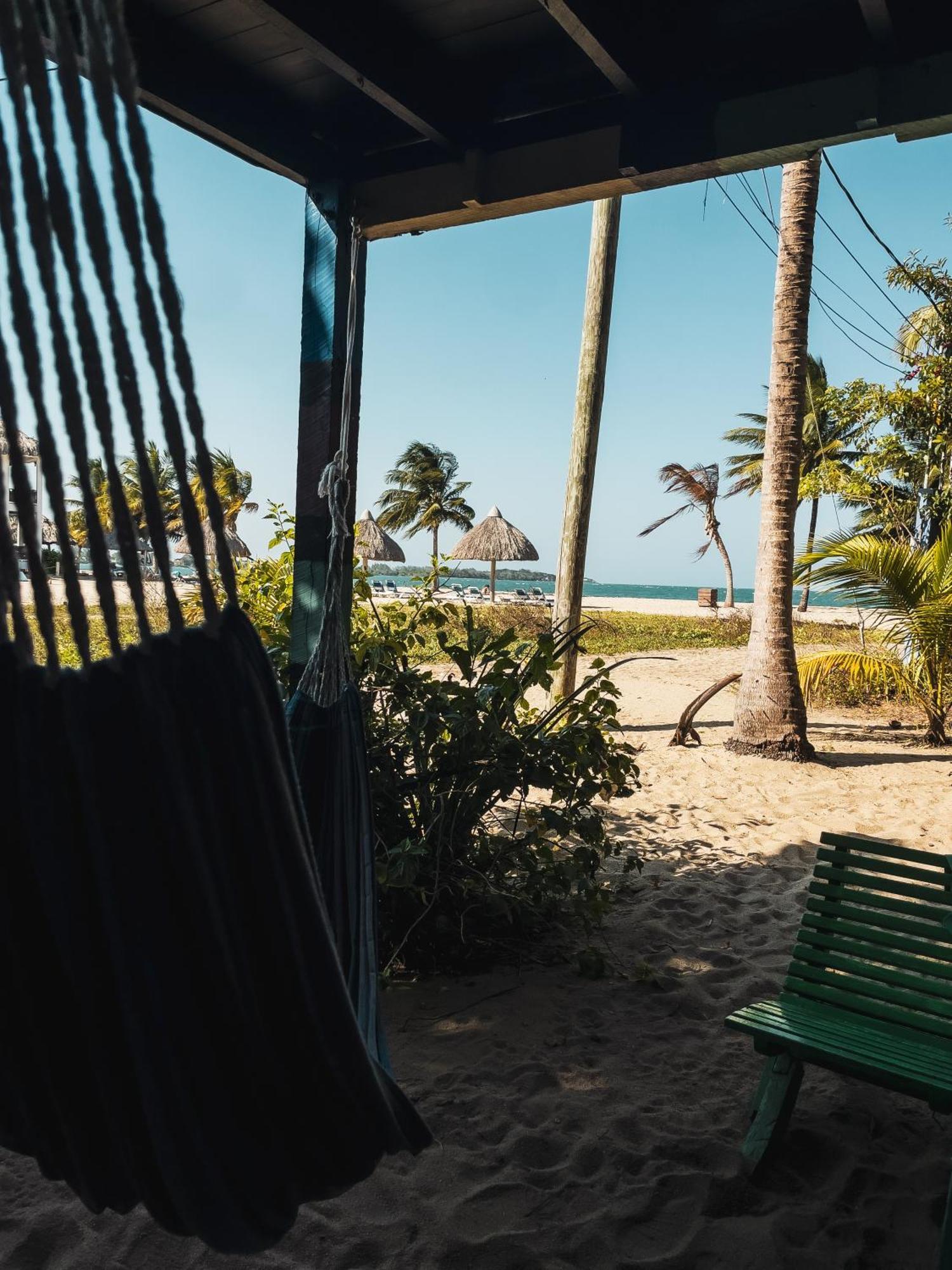Anda Di Hows Hostel Placencia Luaran gambar