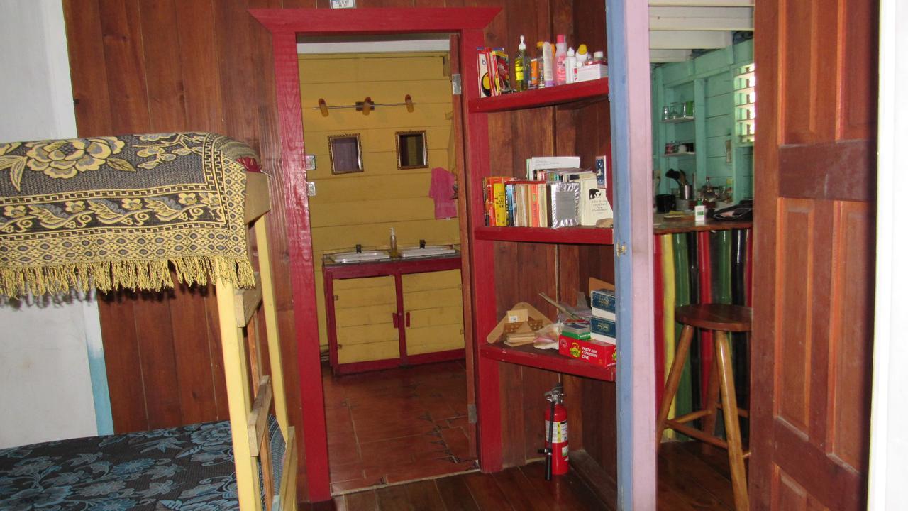 Anda Di Hows Hostel Placencia Luaran gambar