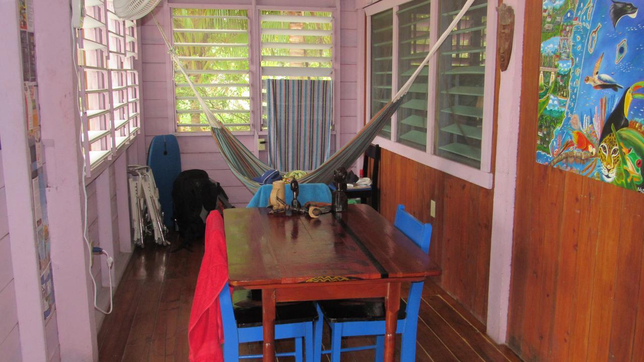 Anda Di Hows Hostel Placencia Luaran gambar