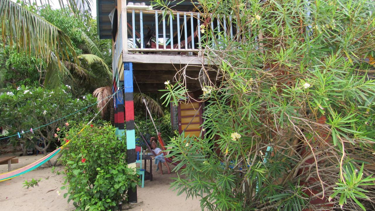 Anda Di Hows Hostel Placencia Luaran gambar