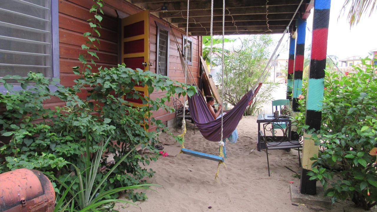 Anda Di Hows Hostel Placencia Luaran gambar