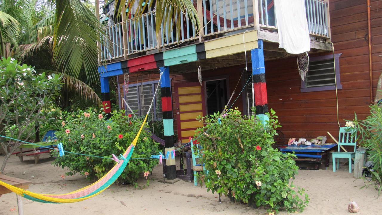 Anda Di Hows Hostel Placencia Luaran gambar