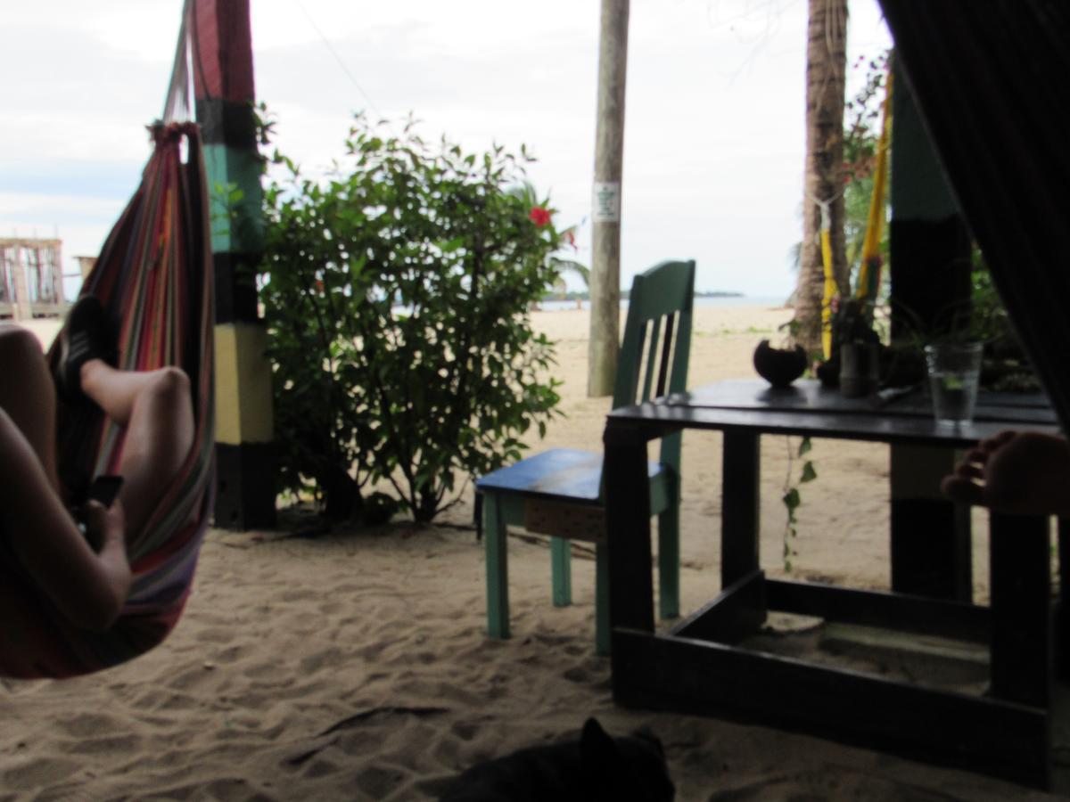 Anda Di Hows Hostel Placencia Luaran gambar